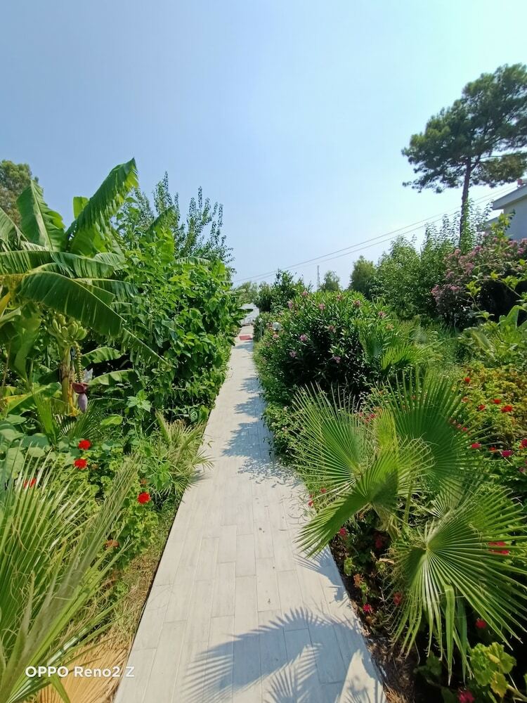 Kiri? Garden Hotel