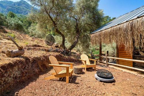 Villa Enchanting Forest Cottage With Lake View