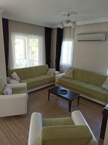 Remarkable 4-bed Villa Tasgin 2 Pools