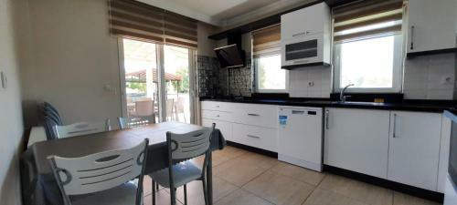 Beautiful 4-bed Villa Beril With Private Pool