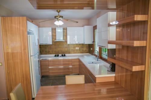Alzuharia 5+1 �zel Havuzlu Private Villa