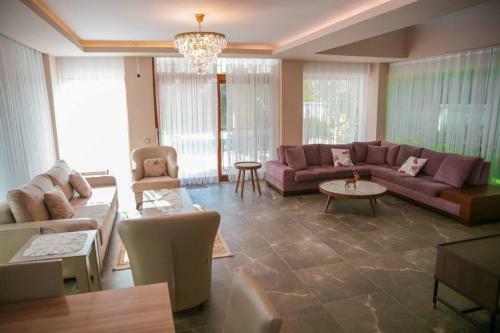 Alzuharia 5+1 �zel Havuzlu Private Villa