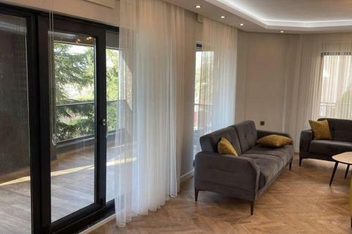 6+2 Luxurious Villa With Lake View In Sapanca