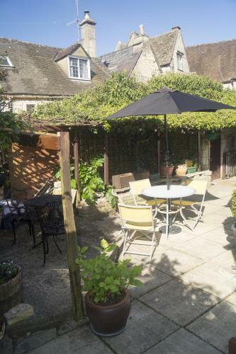 Hostal Cardynham House