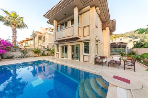 Villa Mo Daily Weekly Rentals