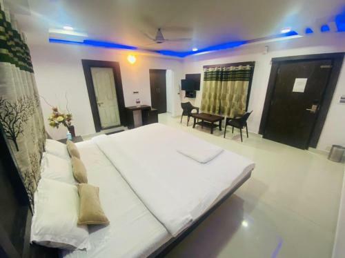 Hotel Staymaker Lake Residency