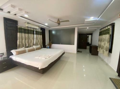 Hotel Staymaker Lake Residency