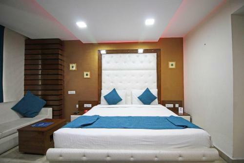 Hotel Oyo 4964 Golden Oyster Suites