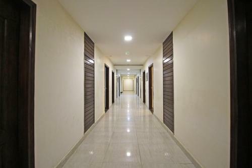 Hotel Oyo 4964 Golden Oyster Suites