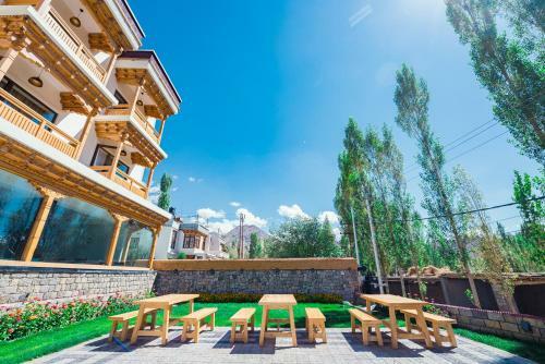 Samaya Hotel