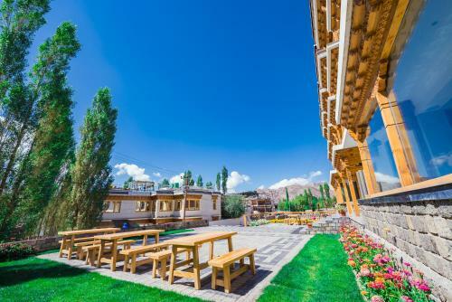 Samaya Hotel