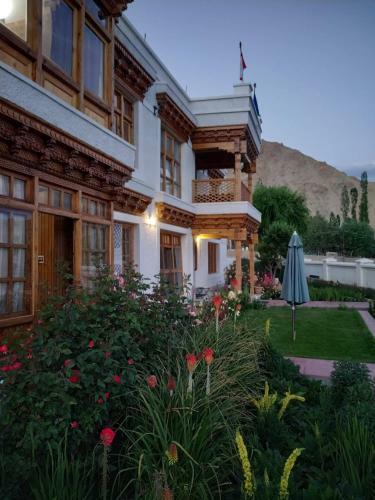 Hostal Namra Villa