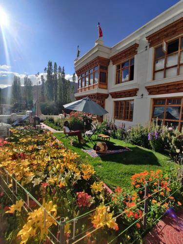 Hostal Namra Villa