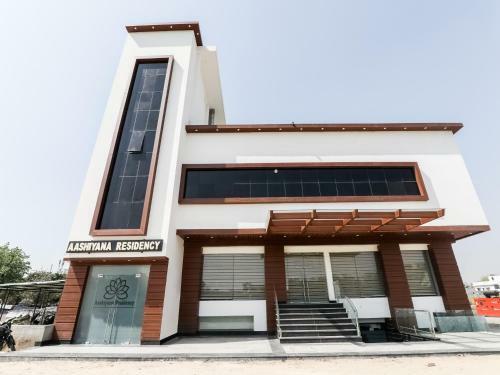 Hotel Oyo 77595 Ashiyana Residency