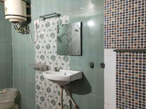 Hotel Oyo 80780 Gaurav Inn