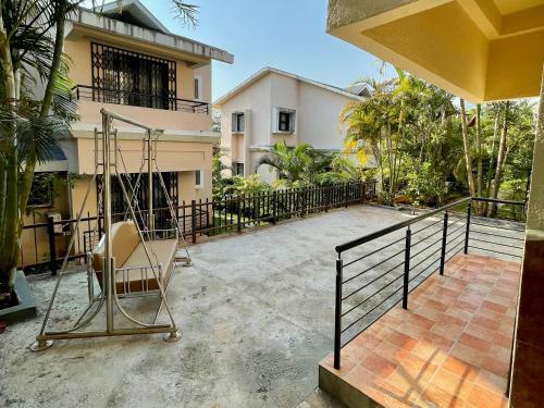 Evilla No 10 With A Lush Green Surrounding