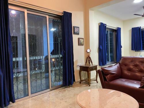 Capetown Villa With Pool, Jacuzzii, Dj, & Hot Bath Tub