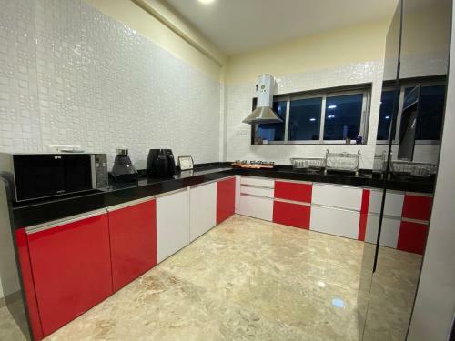 Capetown Villa With Pool, Jacuzzii, Dj, & Hot Bath Tub