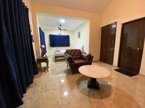 Capetown Villa With Pool, Jacuzzii, Dj, & Hot Bath Tub