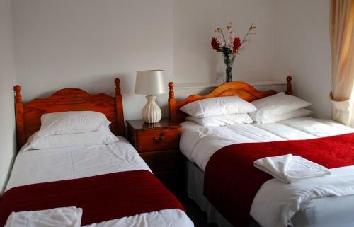 Hostal The Queens Head Hotel