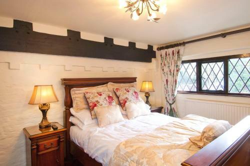 Roundabout Hotel