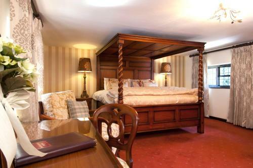 Roundabout Hotel