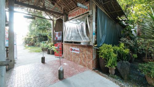 Hotel Reddoorz Hostel @megans Paradisio Beach Resort