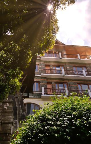 Robinhood Travel Hostel