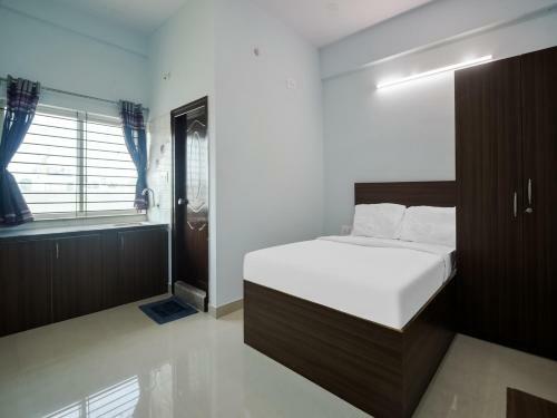 Capital O 85045 Hotel Bricknest