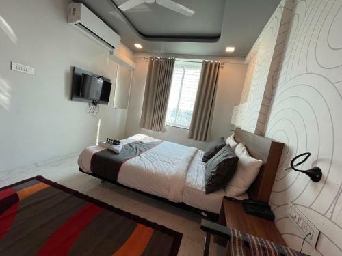 Hotel Manomay Homes