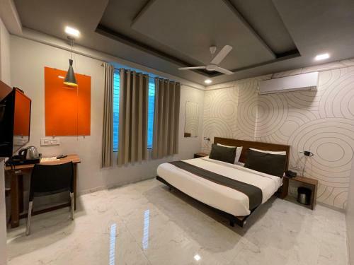 Hotel Manomay Homes