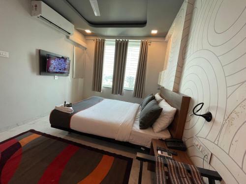 Hotel Manomay Homes
