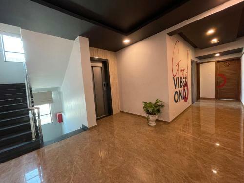 Hotel Manomay Homes