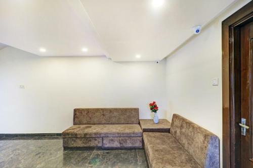 Oyo Collection O Hotel Parinda Lounge And Restaurant