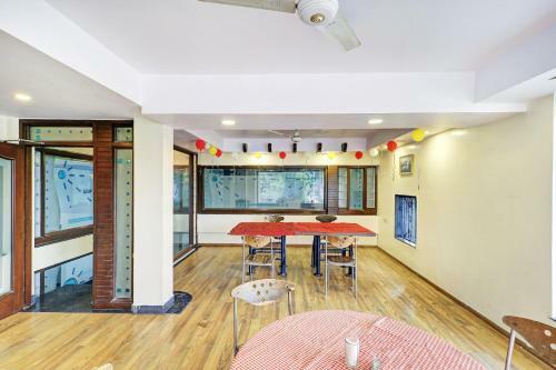 Oyo Collection O Hotel Parinda Lounge And Restaurant