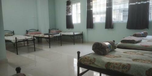 Albergue The Cots Dormitory