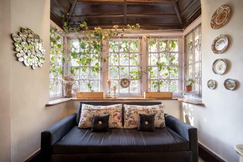 Mystic Abode, An Old Colonial House With A Garden