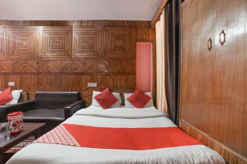 Hotel Oyo Flagship 16561 Surya Holiday Home