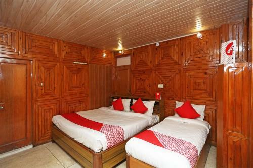 Hotel Oyo Flagship 16561 Surya Holiday Home