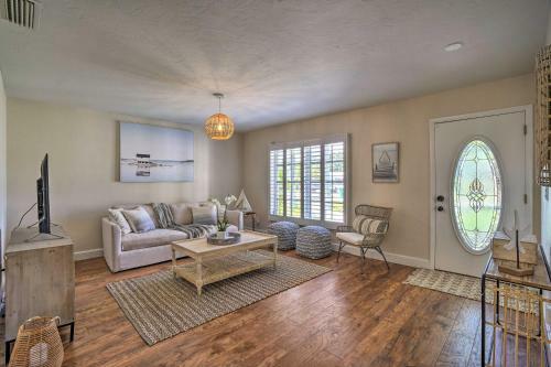 Naples Oasis With Screened Pool, Bike To Beach!
