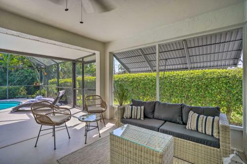 Naples Oasis With Screened Pool, Bike To Beach!