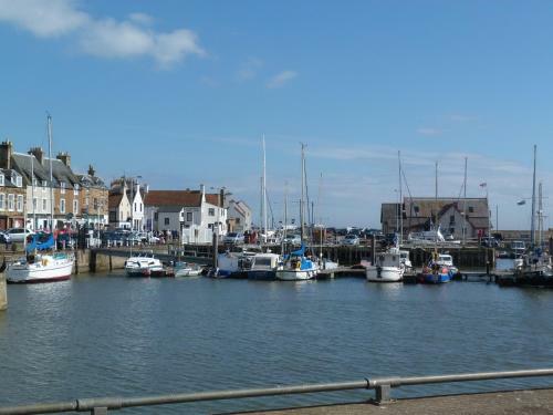 Hostal The Waterfront