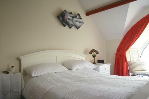 Hostal The Old School House