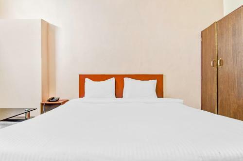 Capital O 82585 Honey Hotel