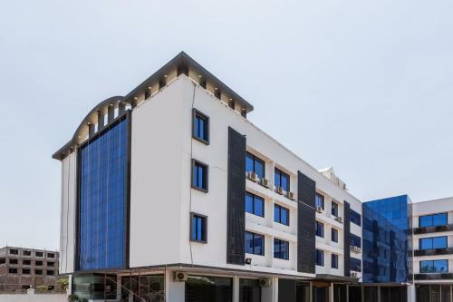 Capital O 5970 Hotel Balaji Central