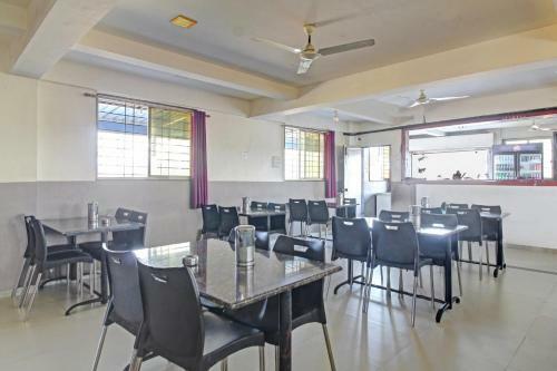 Oyo 86745 Hotel Worldking Inn
