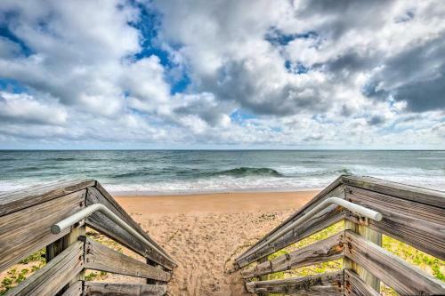 Apartamento Sun-soaked Condo With Balcony - Steps To Beach!