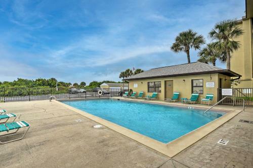 Apartamento Sun-soaked Condo With Balcony - Steps To Beach!