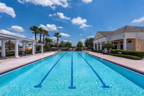 Beautiful 6 Bedroom Home With Games & More! Home