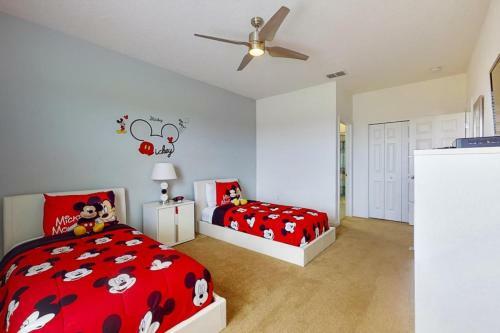 Beautiful 6 Bedroom Home With Games & More! Home